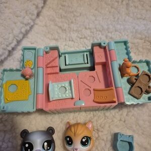 Hasbro Littlest Pet Shop Playset with Pink and Blue Colors 15 Piece Lot